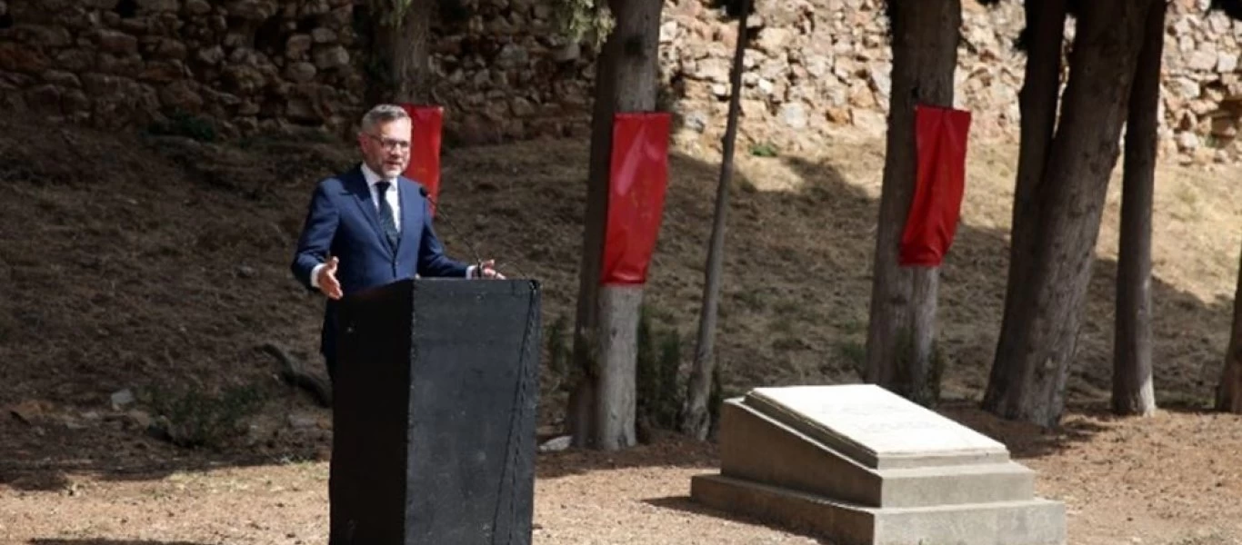 Στο Σκοπευτήριο της Καισαριανής ο Γερμανός ΥΦΥΠΕΞ: Απέτισε φόρο τιμής στους εκτελεσθέντες Έλληνες